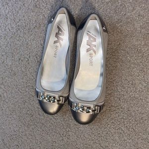 Anne Klein Womens gold beige flats